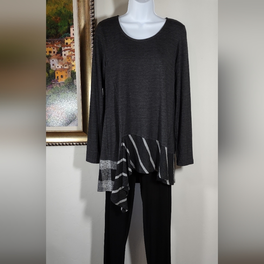 ALEMBIKA Asymmetric Flounce Tunic Top